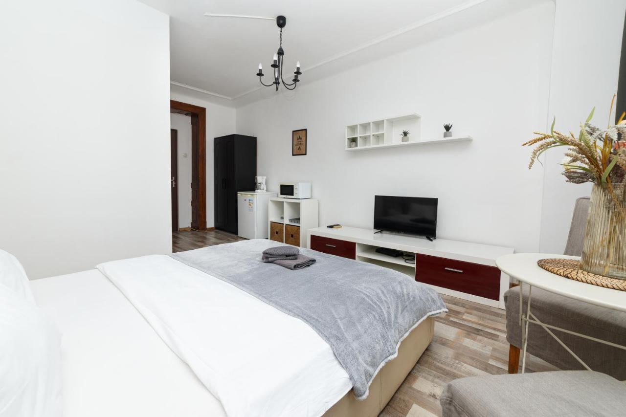 Color Apartments Street Blanari 12 Bucarest Extérieur photo