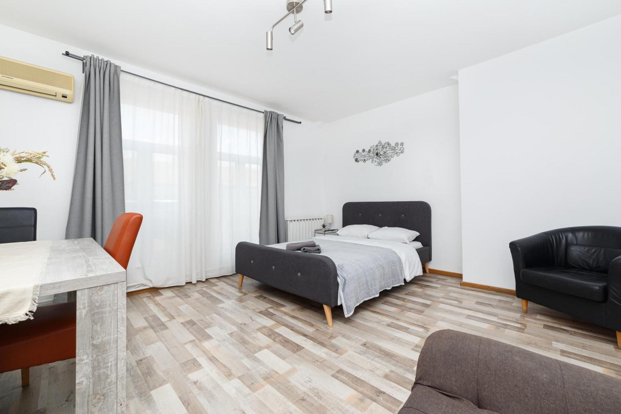 Color Apartments Street Blanari 12 Bucarest Extérieur photo